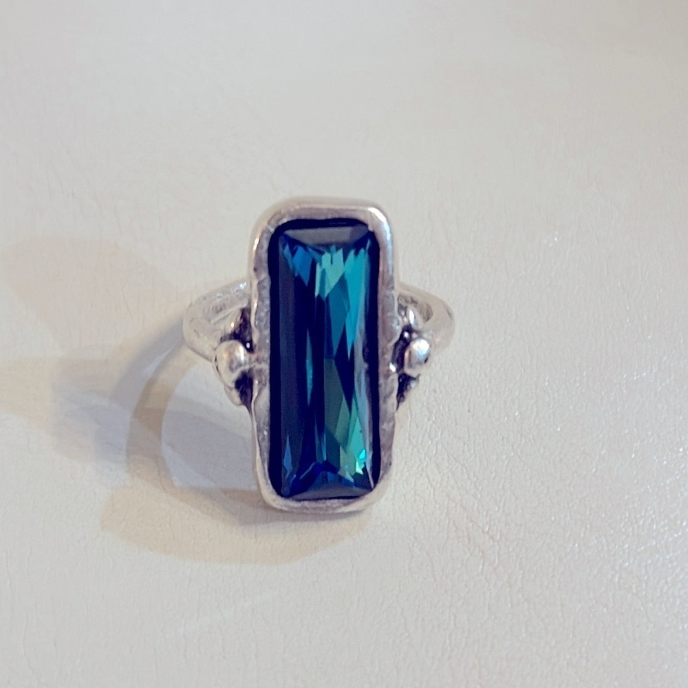 New‎ Silver and Blue stone ring - Picture 5 of 5